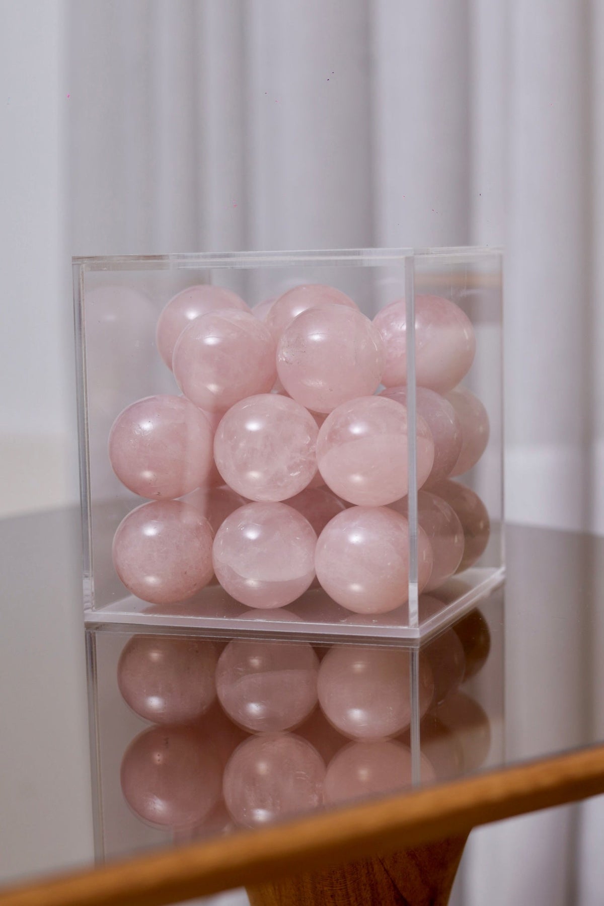 Cubo Acrilico com Esferas de Quartzo Rosa